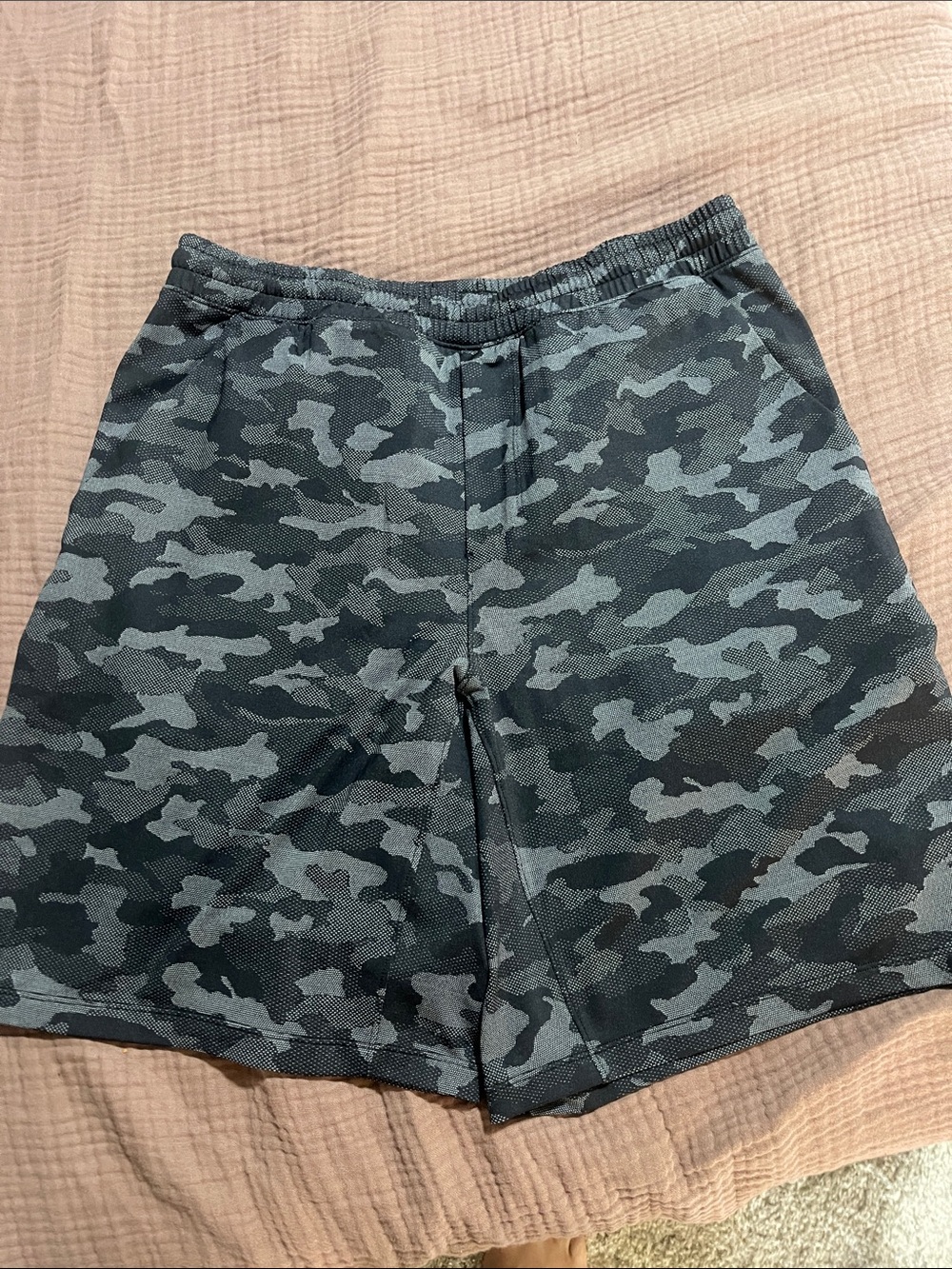 Mens Lululemon Large Camouflage Athletic Shorts - Performance short